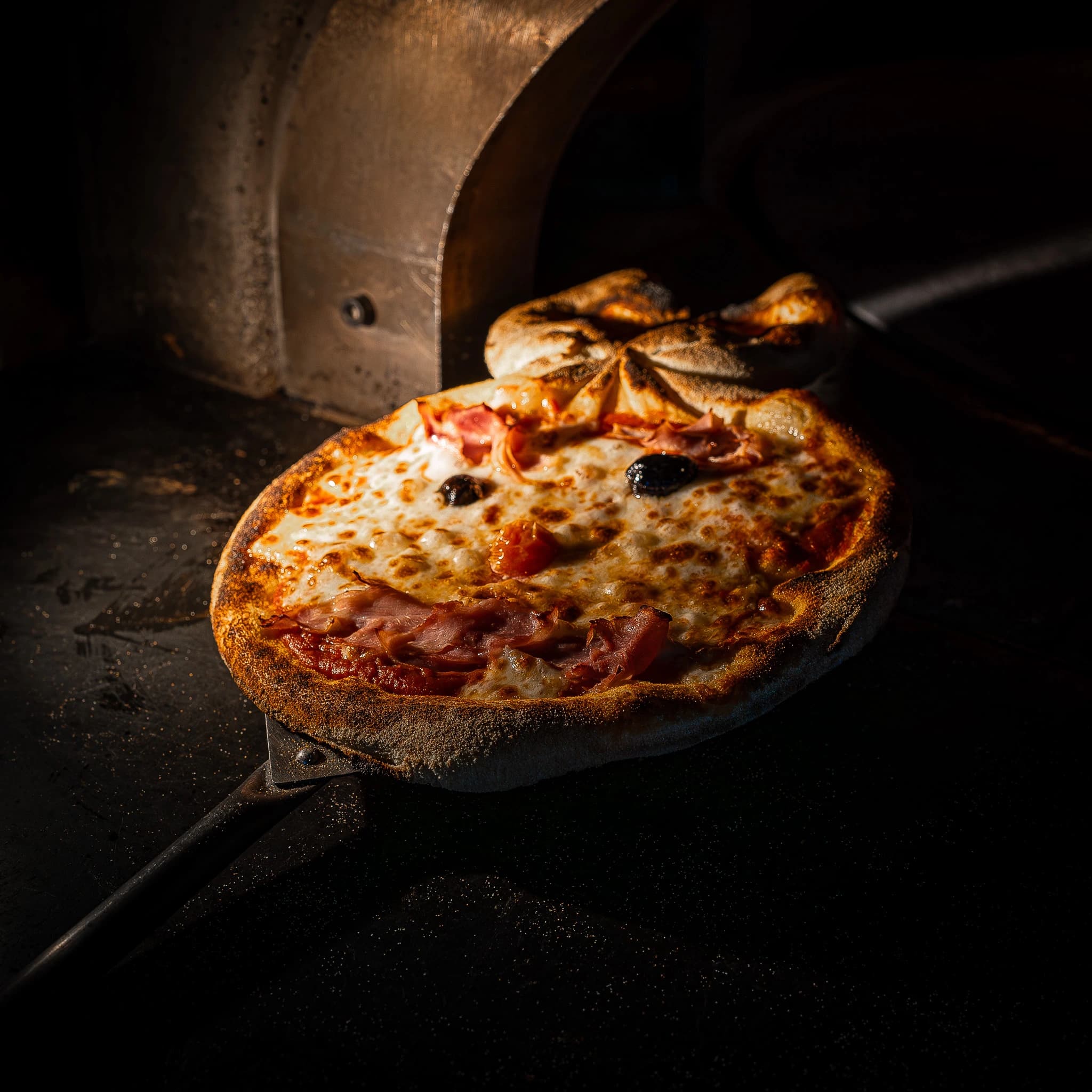 Pizza sortie du four
