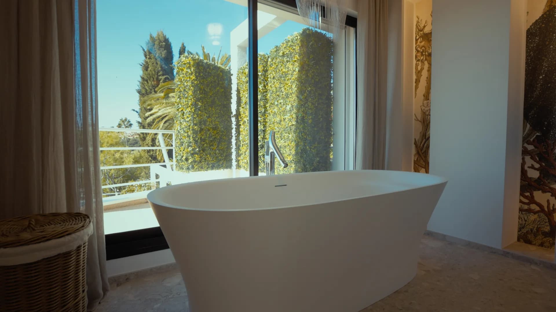 Baignoire îlot face au jardin